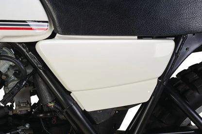 Side Cover Set - R+L (Detailed Reproduction/Replica), 1 Pair - ABS-painted Cream White - XT250