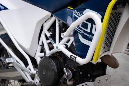 Yakk EXP - Crash Bar - White - Husqvarna 701 Enduro/Supermoto (16-25), KTM 690 (19-25), Gas Gas 700 ES/SM (22-25)
