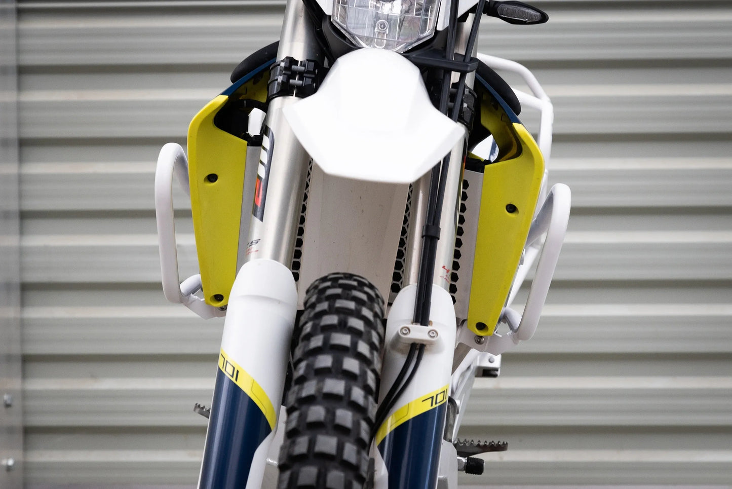 Yakk EXP - Crash Bar - White - Husqvarna 701 Enduro/Supermoto (16-25), KTM 690 (19-25), Gas Gas 700 ES/SM (22-25)