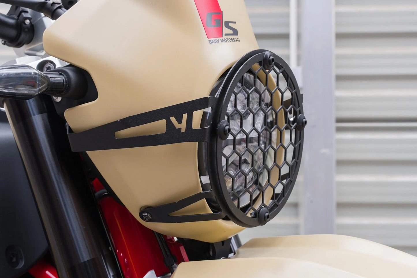Yakk EXP - Headlight Guard/Grille - Black - BMW R 12 GS (24-26)