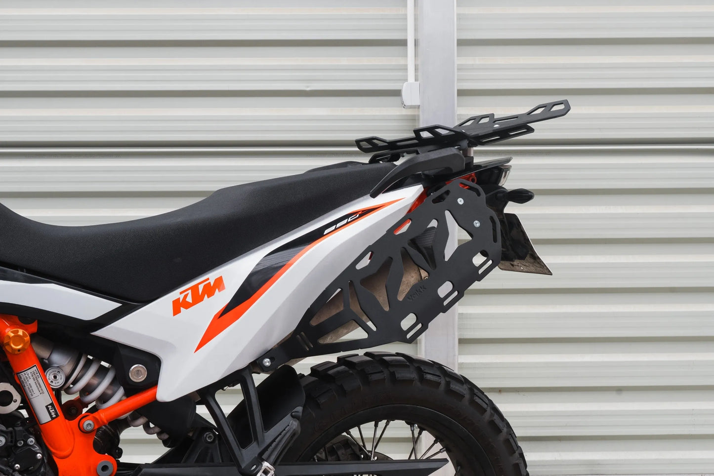 Yakk EXP - Motorcycle Luggage Top/Rear Plate - Black - KTM 790 Adventure (19-22), KTM 890 Adventure (21-22) BMW 900 GS (24-25) YAMAHA T7 Tenere 700 (19-24), YAMAHA T7 Tenere World Raid (22-24)
