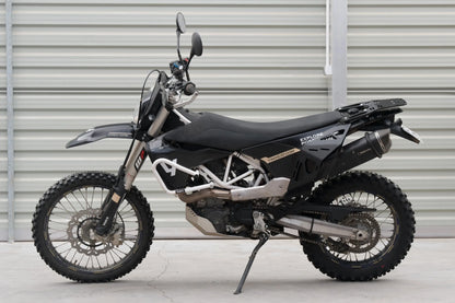 Yakk EXP - Side Pannier Luggage Rack - Black-coated Aluminum - Husqvarna 701 Enduro/Supermoto (16-25)