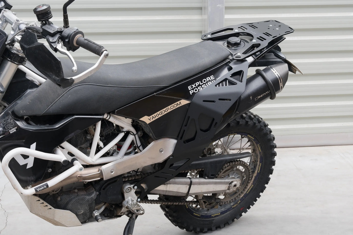 Yakk EXP - Side Pannier Luggage Rack - Black-coated Aluminum - Husqvarna 701 Enduro/Supermoto (16-25)